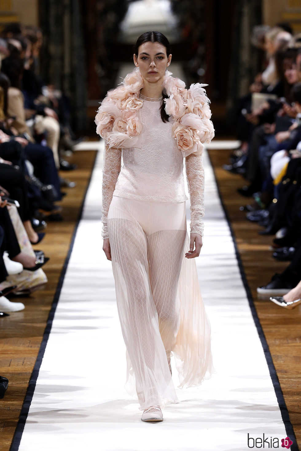 Vestido rosa cuarzo de Lanvin otoño/invierno 2017/2018 en la Paris Fashion Week