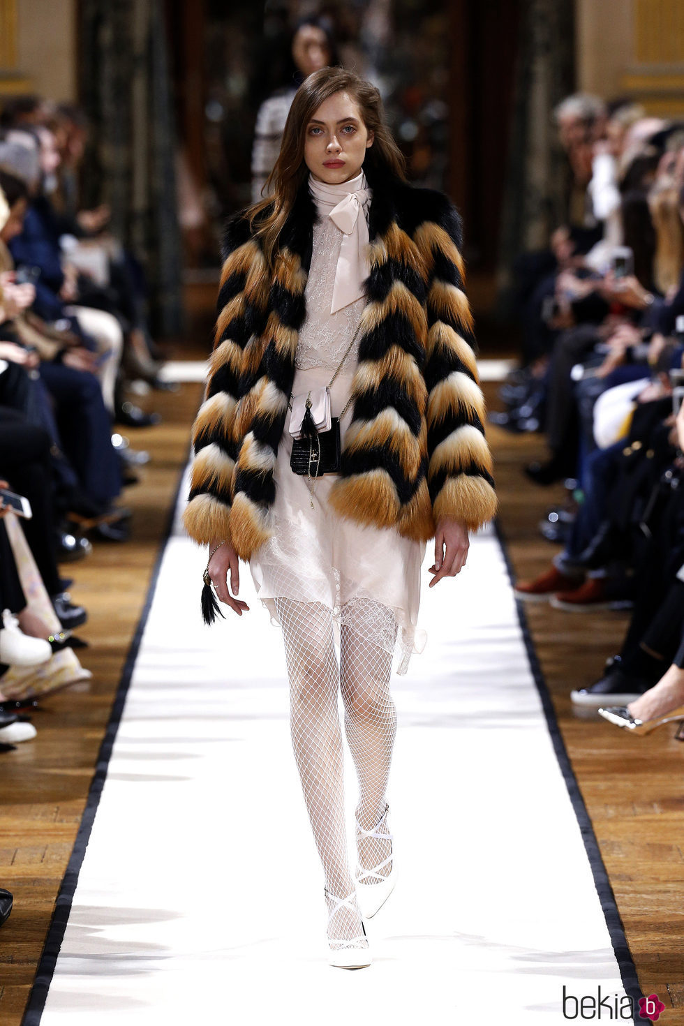 Abrigo de pelo de Lanvin otoño/invierno 2017/2018 en la Paris Fashion Week