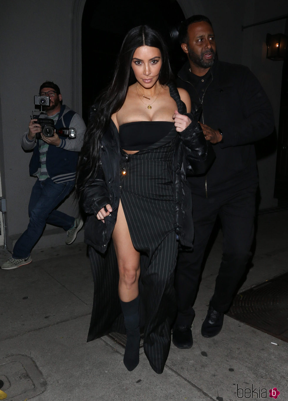 Kim Kardashian con un total look black en Los Ángeles