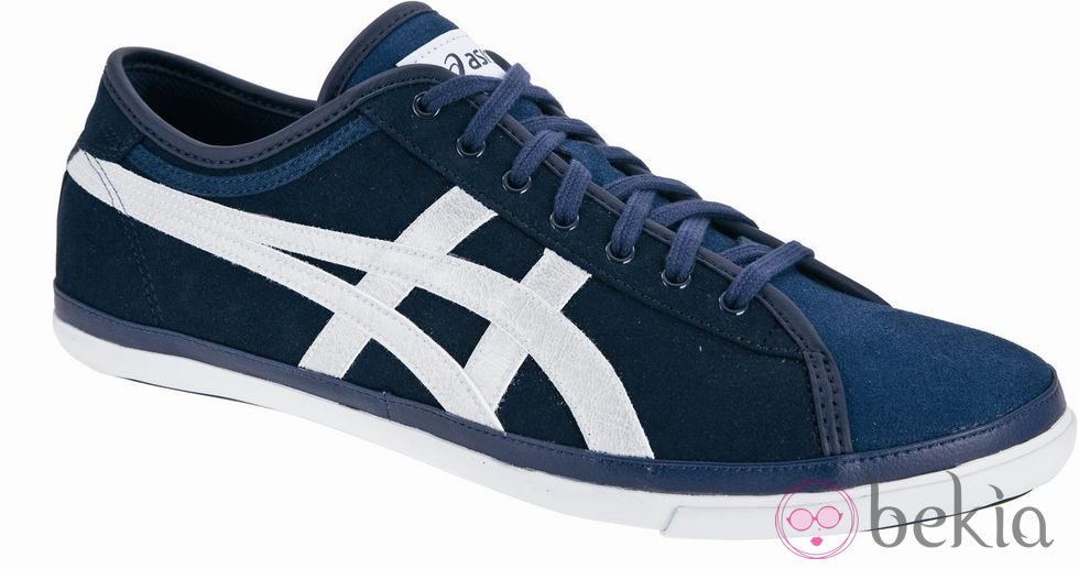 Zapatilla azul de la colección Biku de la firma Asics