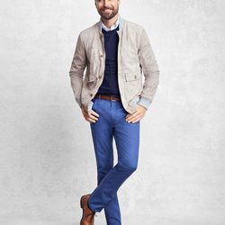 Cazadora beige y pantalón chino de la colección Golden Fleece para Brooks Brothers primavera/verano 2017