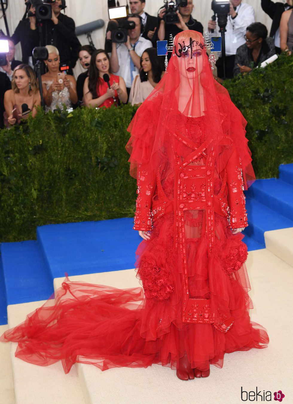 Katy Perry con un vestido de Maison Margiela en la Gala del MET 2017