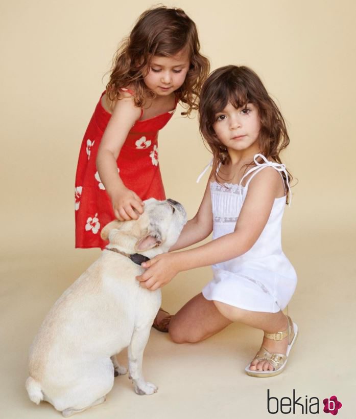 Vestido rojo y blanco para niña de la nueva colección para madres e hijas de Reformation