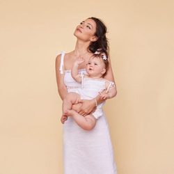 Diseños en blanco de la nueva colección para madres e hijas de Reformation