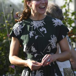 Kate Middleton con un vestido muy primaveral de Rochas