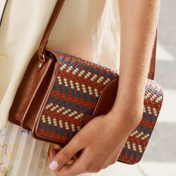 Bolso pequeño  de  la colección Verano 2017 de & Other Stories ' Catch the sun'