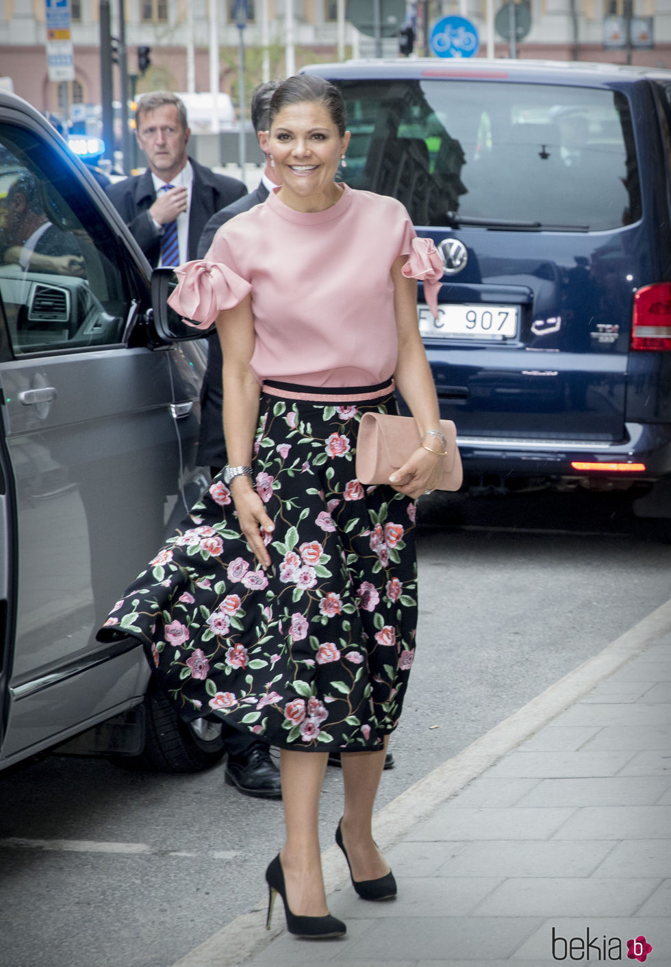 La Reina Victoria con volantes y flores