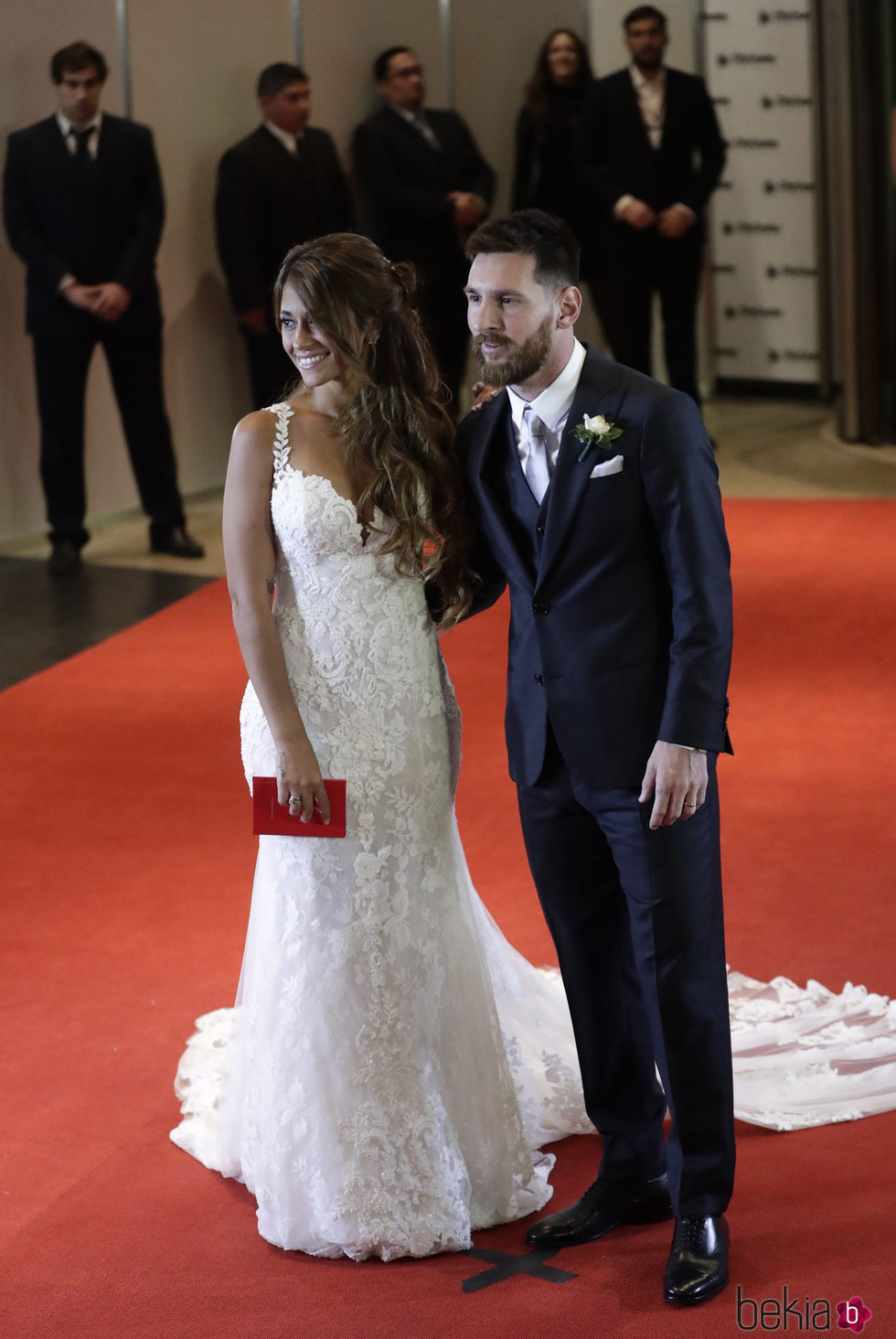 Antonella Roccuzzo con vestido de sirena en su boda con Leo Messi