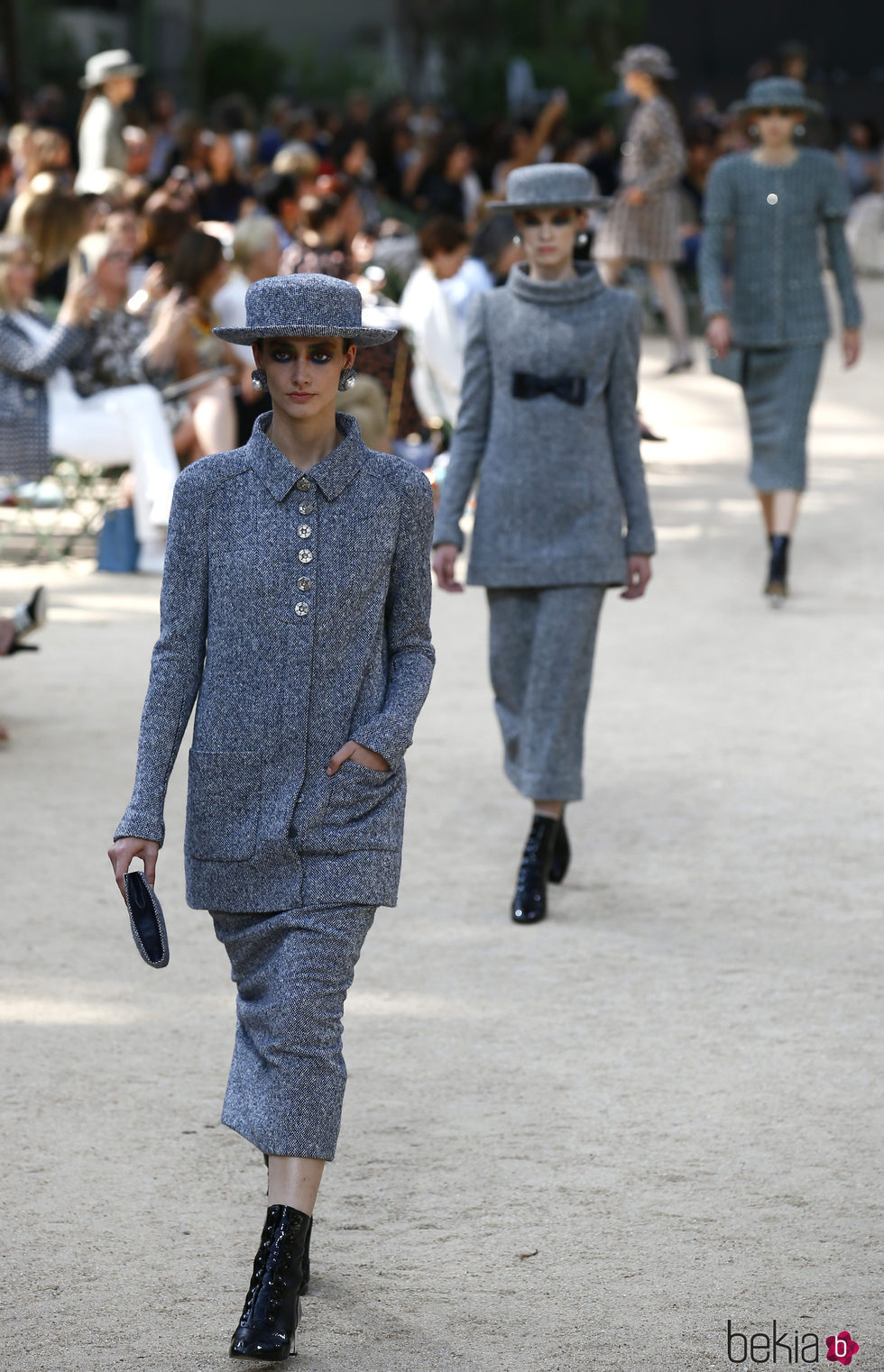 Modelos en la pasarela de Alta Costura de Chanel para otoño/invierno de 2017/2018