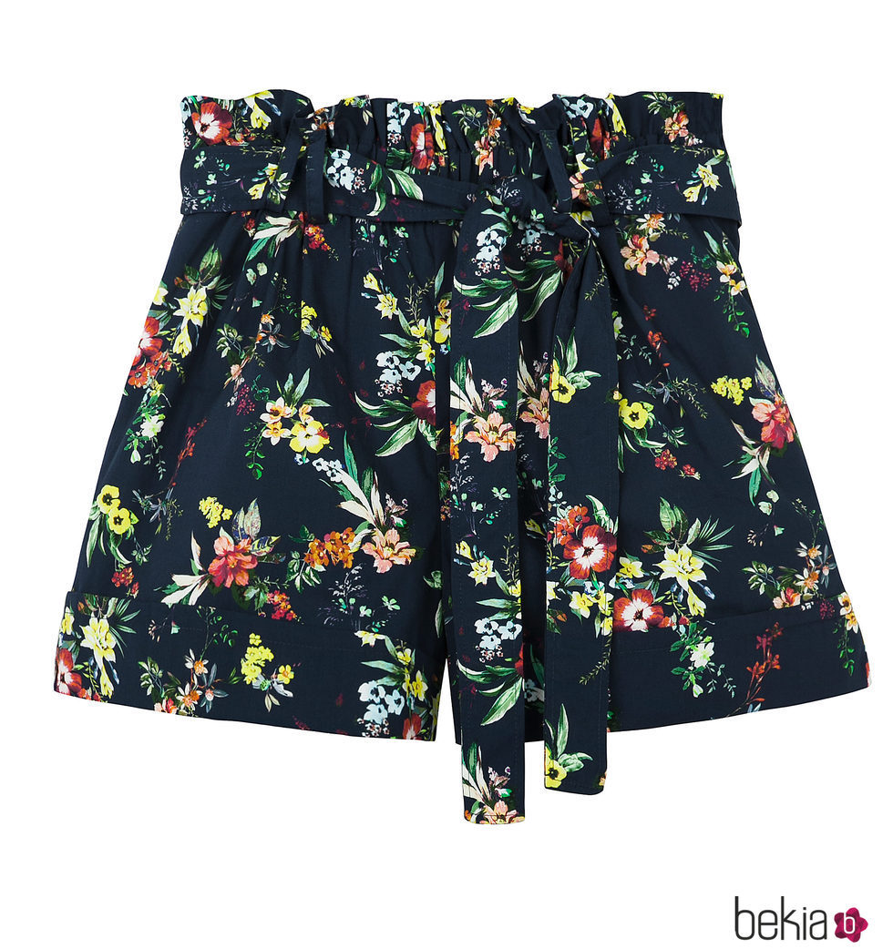 Short con estampado floral de Bershka de la colección de verano 2017