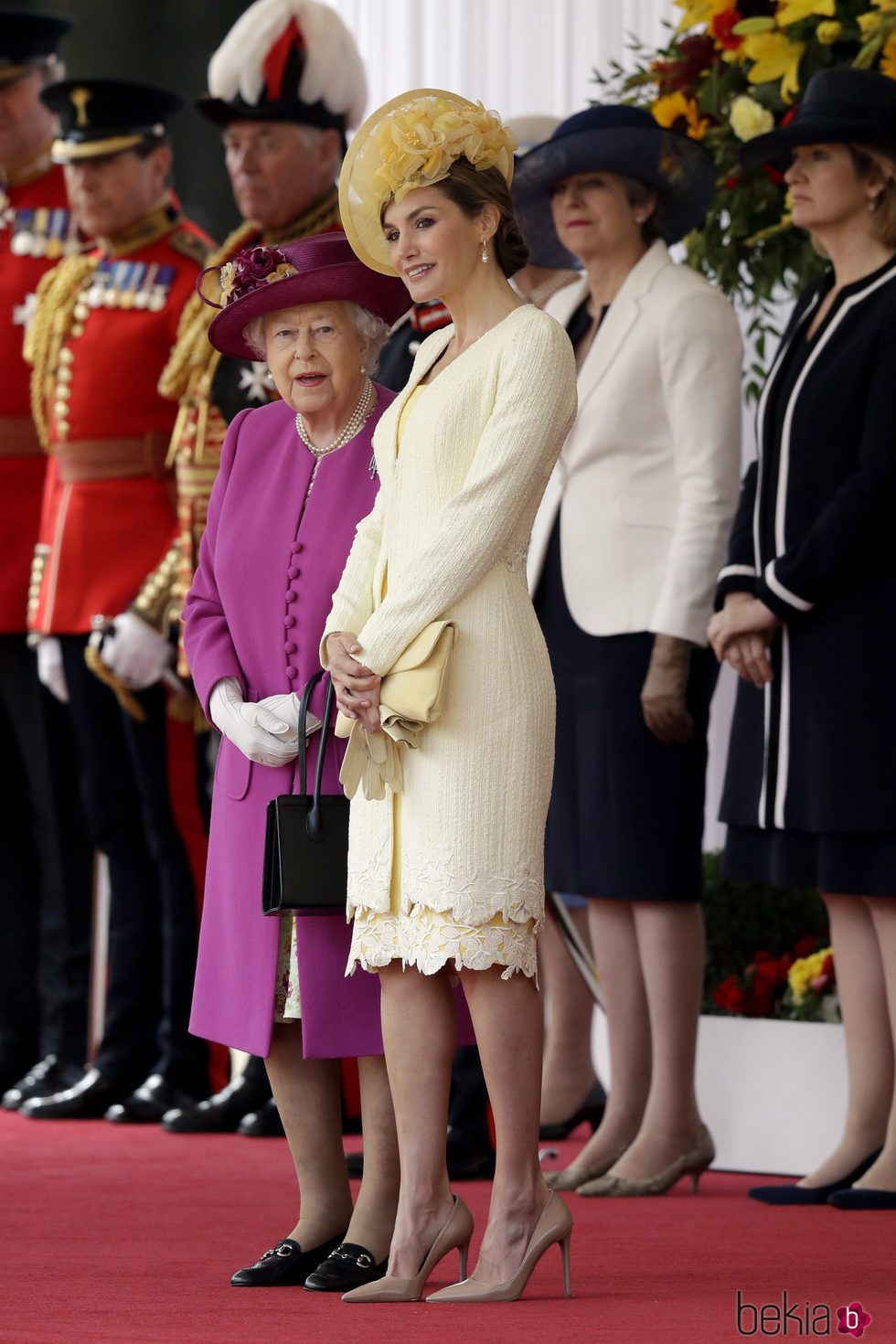 La Reina Letizia con un total look amarillo