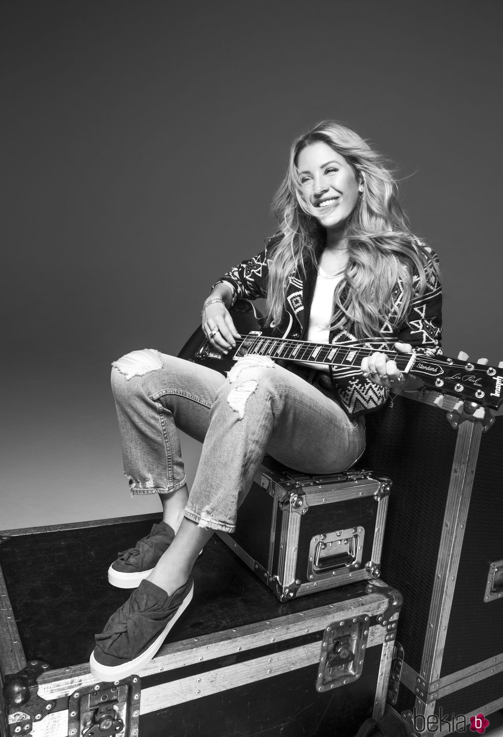 Ellie Goulding con unas zapatillas sin cordones de la colección otoño/invierno 2017/2018 de Deichmann