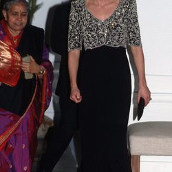 Lady Di con un vestido de pedrería negro