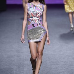 Vestido mini de Custo Barcelona primavera/verano 2018 en la Madrid Fashion Week