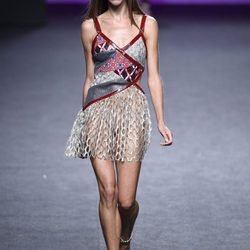 Vestido de vuelo de Custo Barcelona primavera/verano 2018 en la Madrid Fashion Week