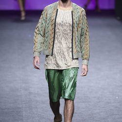 Bermudas verdes de Custo Barcelona primavera/verano 2018 en la Madrid Fashion Week