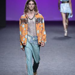 Bomber estampada de Custo Barcelona primavera/verano 2018 en la Madrid Fashion Week