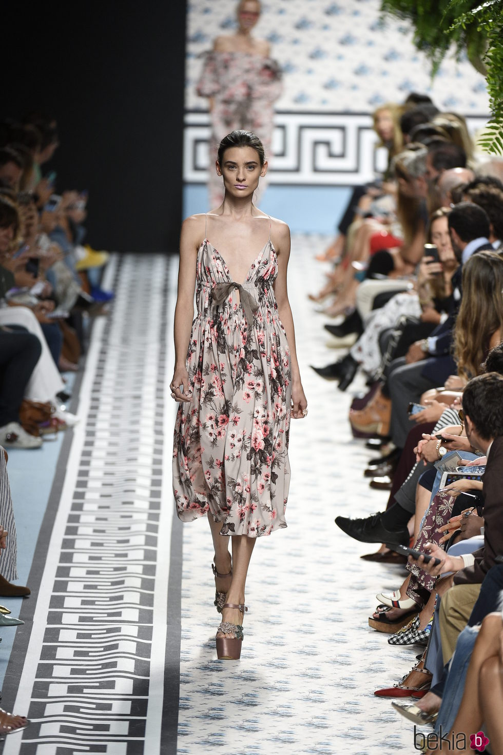 Vestido fluido de Jorge Vázquez primavera/verano 2018 en la Madrid Fashion Week