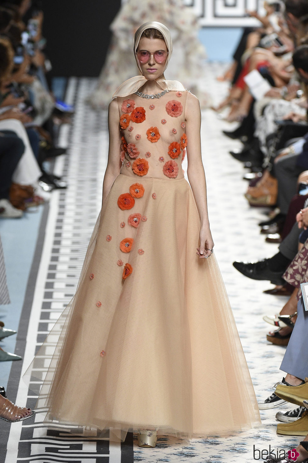 Vestido nude bordado de Jorge Vázquez primavera/verano 2018 en la Madrid Fashion Week