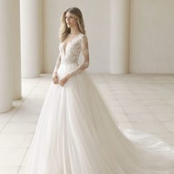 Vestido de novia con tul y encaje de Rosa Clará colección 2018