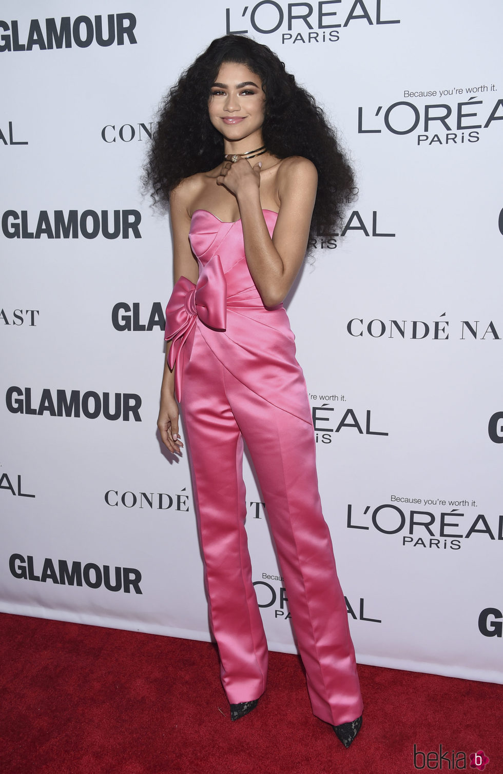 Zendaya con un mono de satén rosa en los Premios Glamour Women of the Year 2017