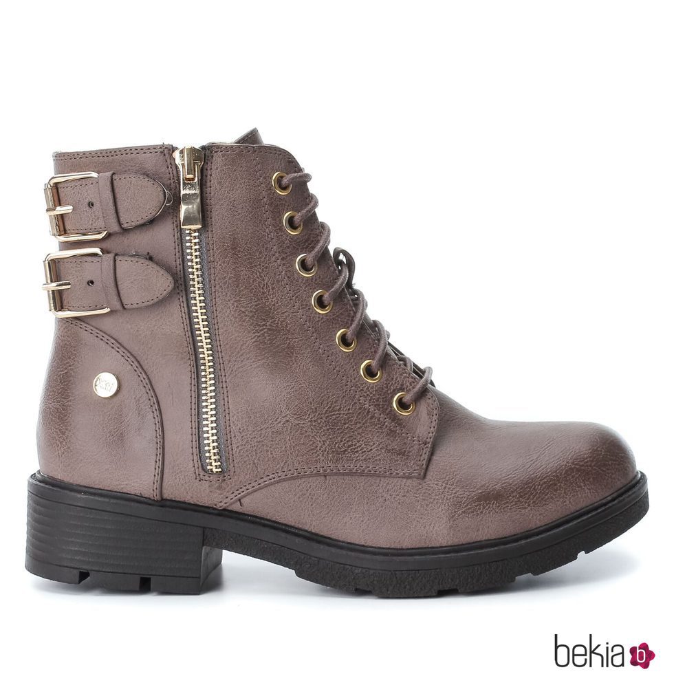 Botas taupe con hebillas de la colección Xti Army