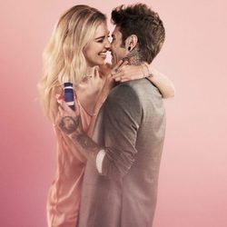 Chiara Ferragni y Fedez posando para la colección 'Dia de San Valentín 2018' de Swarovski