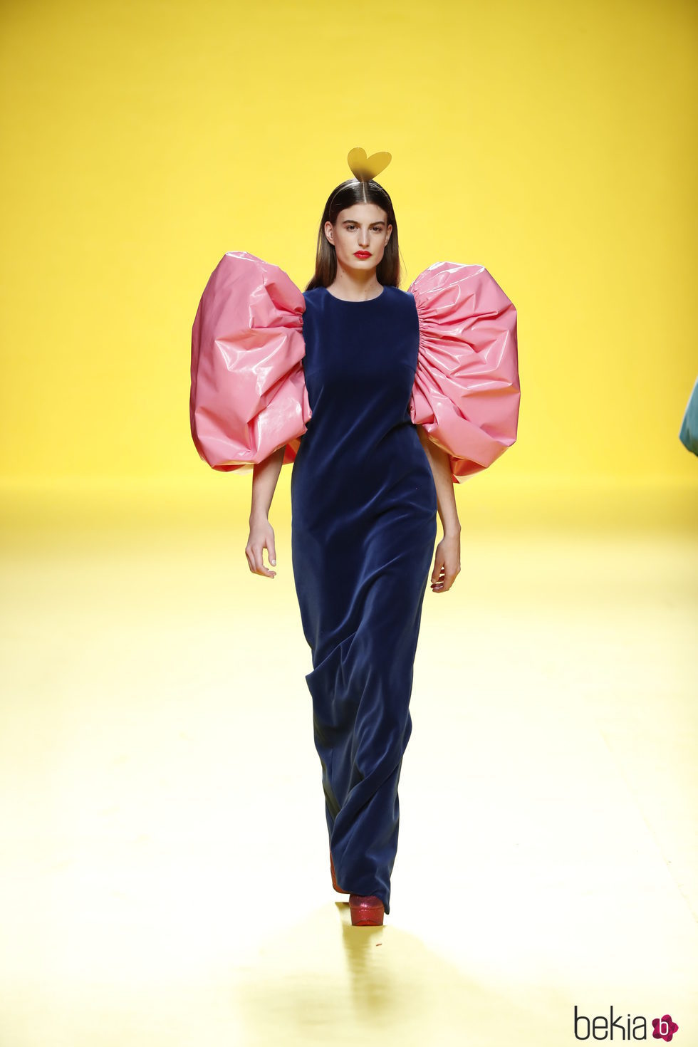 Vestido azul marino de Ágatha Ruíz de la Prada otoño/invierno 2018/2019 en la Madrid Fashion Week