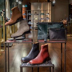 Zapatos y bolsos de la colección otoño/invierno 2017/2018 de hombre de Jimmy Choo