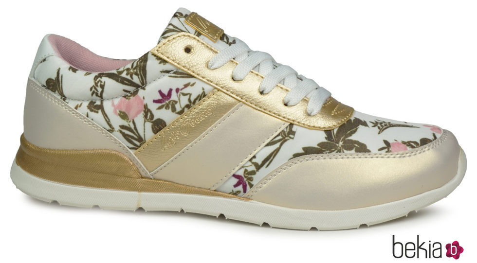 Sneaker en color camel con flores de la firma Lois temporada primavera/verano 2018