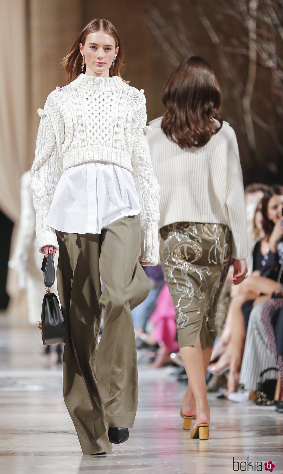 Patas de elefante verde musgo de la colección de Oscar de la Renta otoño/invierno 2018 en la Nueva York Fashion Week