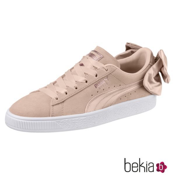 Zapatilla Puma modelo Suede Bow Valentine  en tono crema 2018