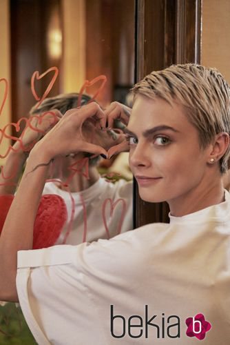 Cara Delevingne nueva imagen de las zapatillas Puma Suede Bow Valentine 2018