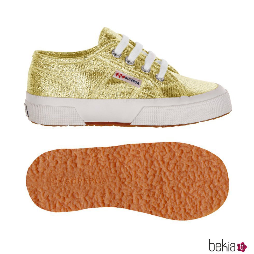 Zapatillas en color dorado de Superga Kids para la temporada primavera/verano 2018