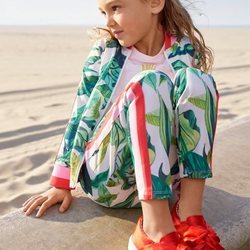 Chandal blanco de estampado floral para niña de una colección exclusiva de H&M con dos diseñadores gráficos