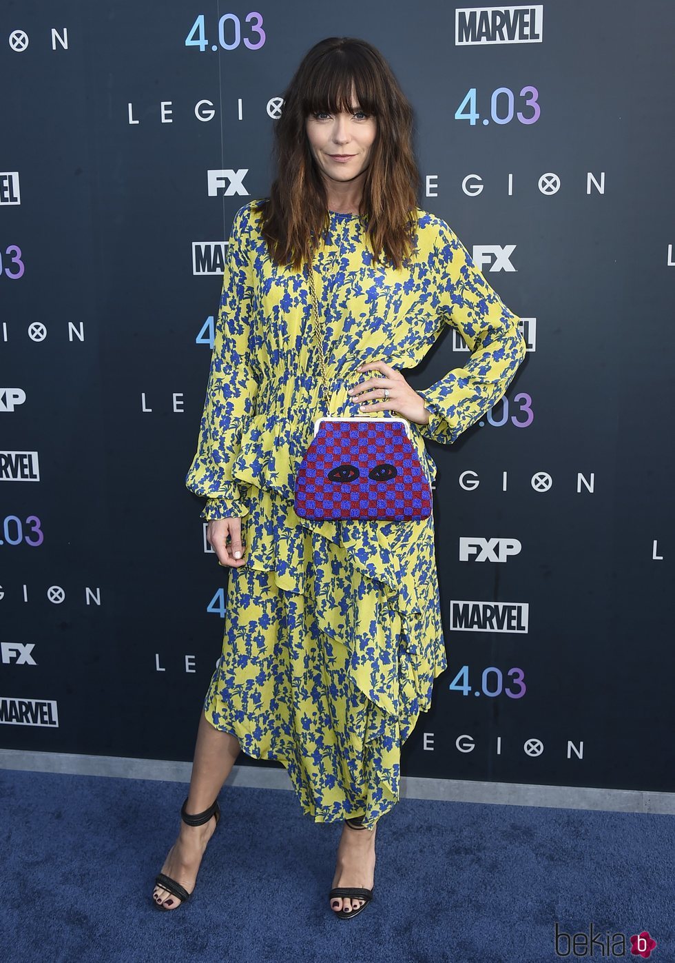 Katie Aselton con un look de estampados en el estreno de 'La Legión'