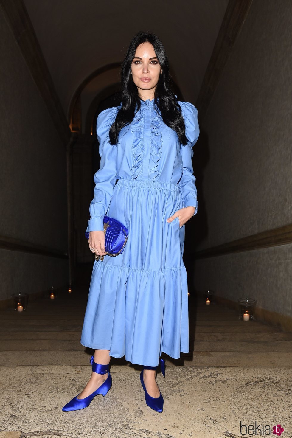 Michela Quattrociocche con un vestido azul de volantes y vuelo en el Festival de Cine Frnacés de Vous Rendez