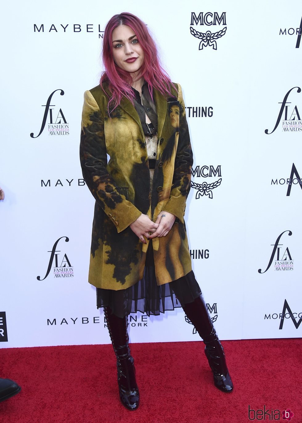 Frances Bean Cobain con un estampado imposible en los premios de la moda 2018