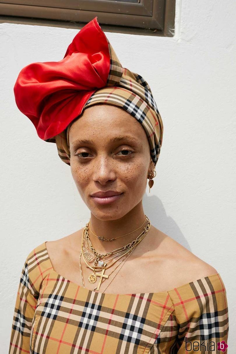 Adwoa Aboah protagoniza la colección de Burberry otoño/inverno 2018-2019