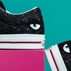 Zapatilla en negro de la nueva colección de Chiara Ferragni para Converse