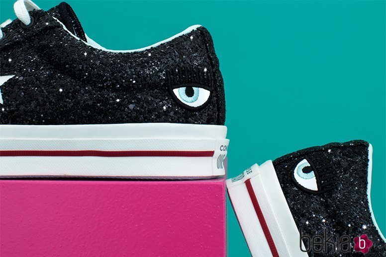 Zapatilla en negro de la nueva colección de Chiara Ferragni para Converse