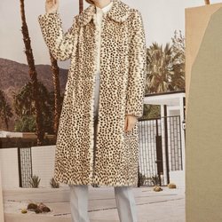 Abrigo de print de leopardo de la colección Crucero 2019 de Carolina Herrera