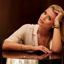 Bulgari presenta a Lady Kitty Spencer como protagonista de su nueva campaña