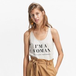 Stradivarius presenta su colección inundada de lemas feministas