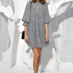 Alexa Chung con vestido babydoll de rayas