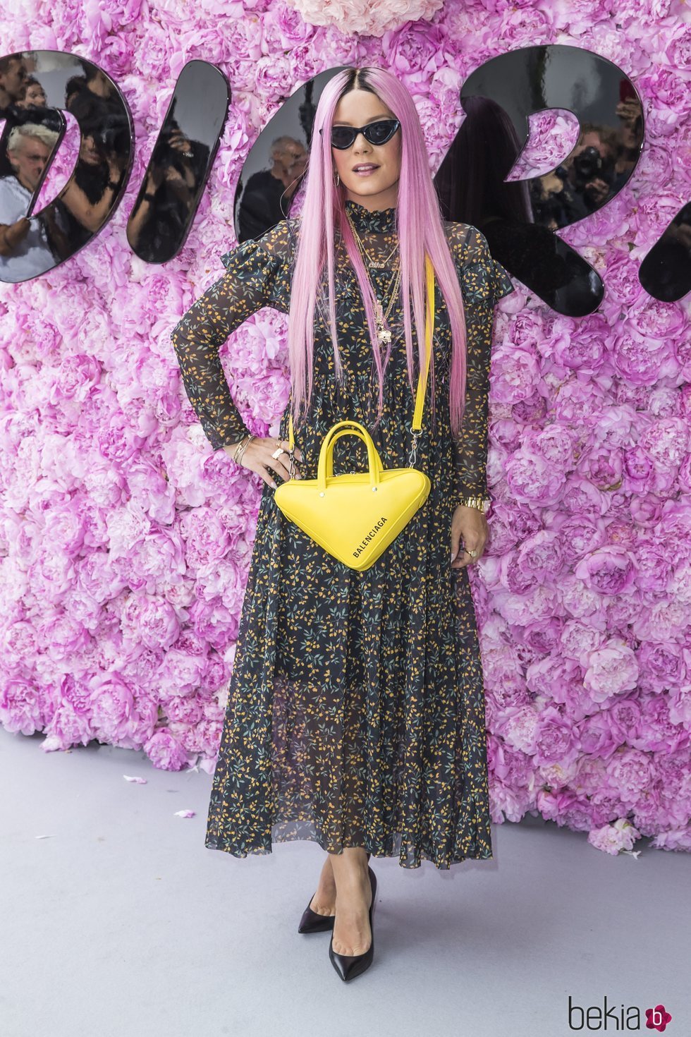 Lily Allen con un vestido de flores en el desfile de Dior en la París Fashion Week 2018