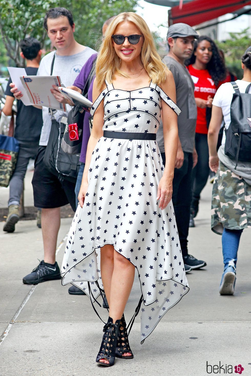 Kylie Minogue con un vestido estrellado en Nueva York