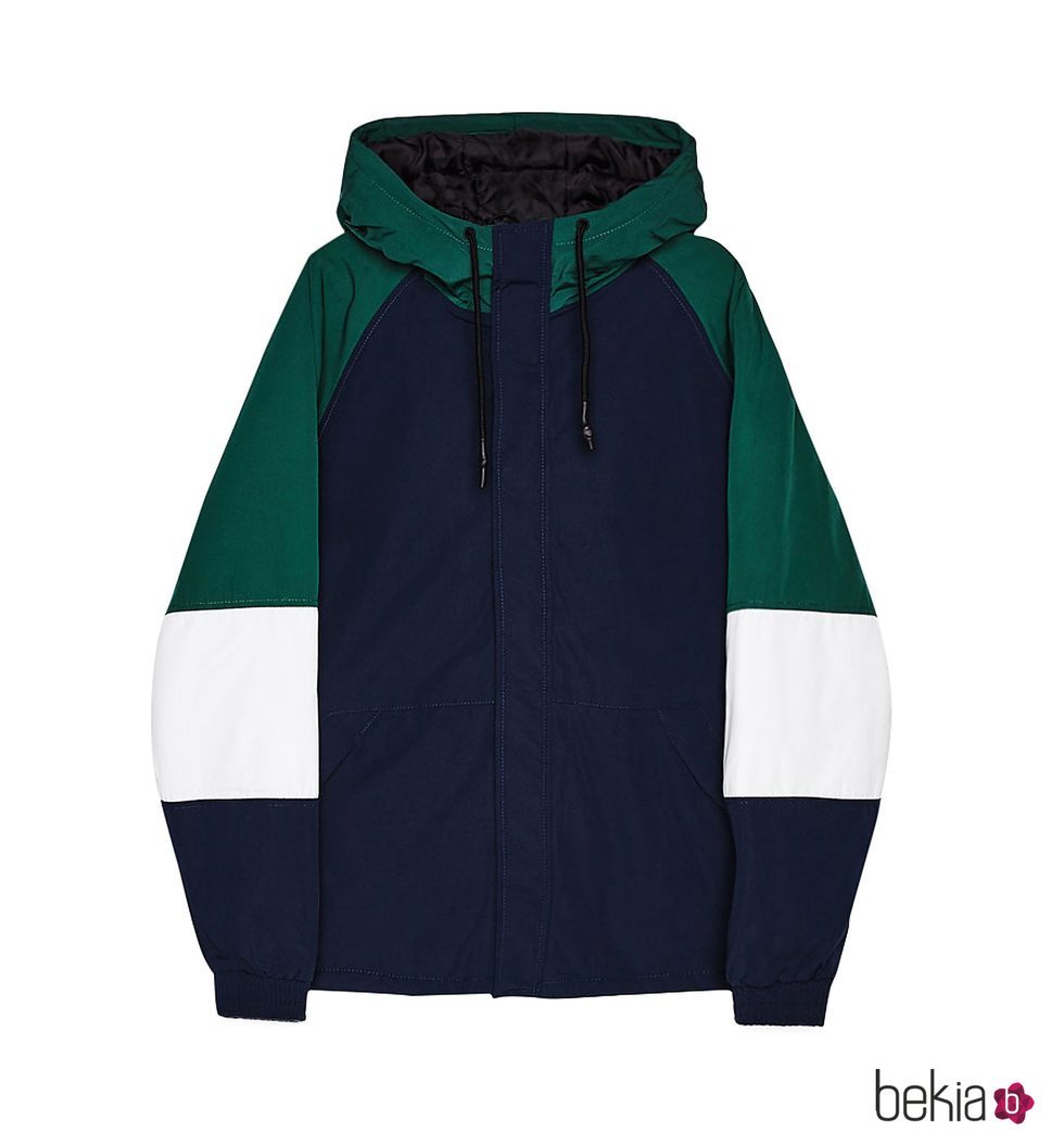 Chaqueta de nylon deportiva de la marca Bershka