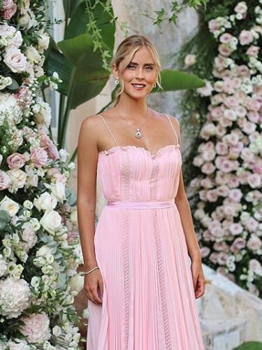 Valentina Ferragni luce una coleta en la boda de su hermana Chiara