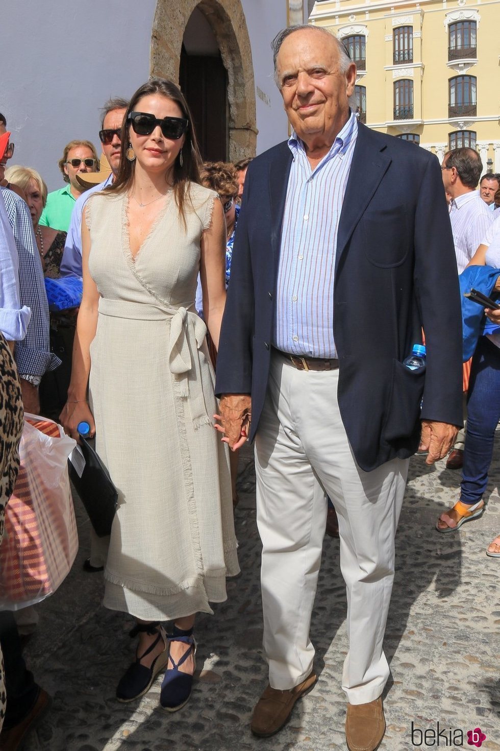 Esther Doña con un vestido de Adolfo Domínguez junto a Carlos Falcó en la Goyesca de Ronda 2018